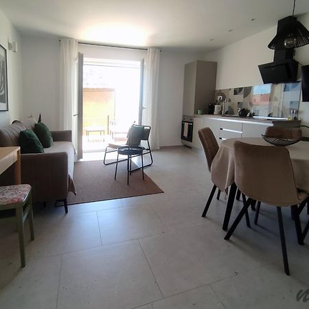 Eleven Apartment ชิเบนิก ภายนอก รูปภาพ